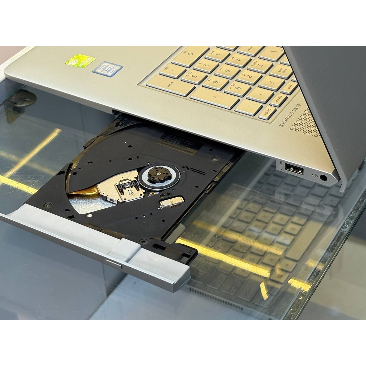 لپتاپ HP envy 17 i7-8550U 16gb ddr4 512gb ssd 2gb-Geforce MX 150 17 1 inch FHD touch