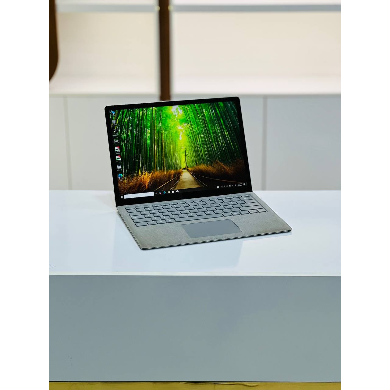 لپ تاپ TouchMicrosoft Surface Laptop 2 i5-8350U 8GB ddr4 256GB SSD Intel UHD 13.5 inch 2K Touch