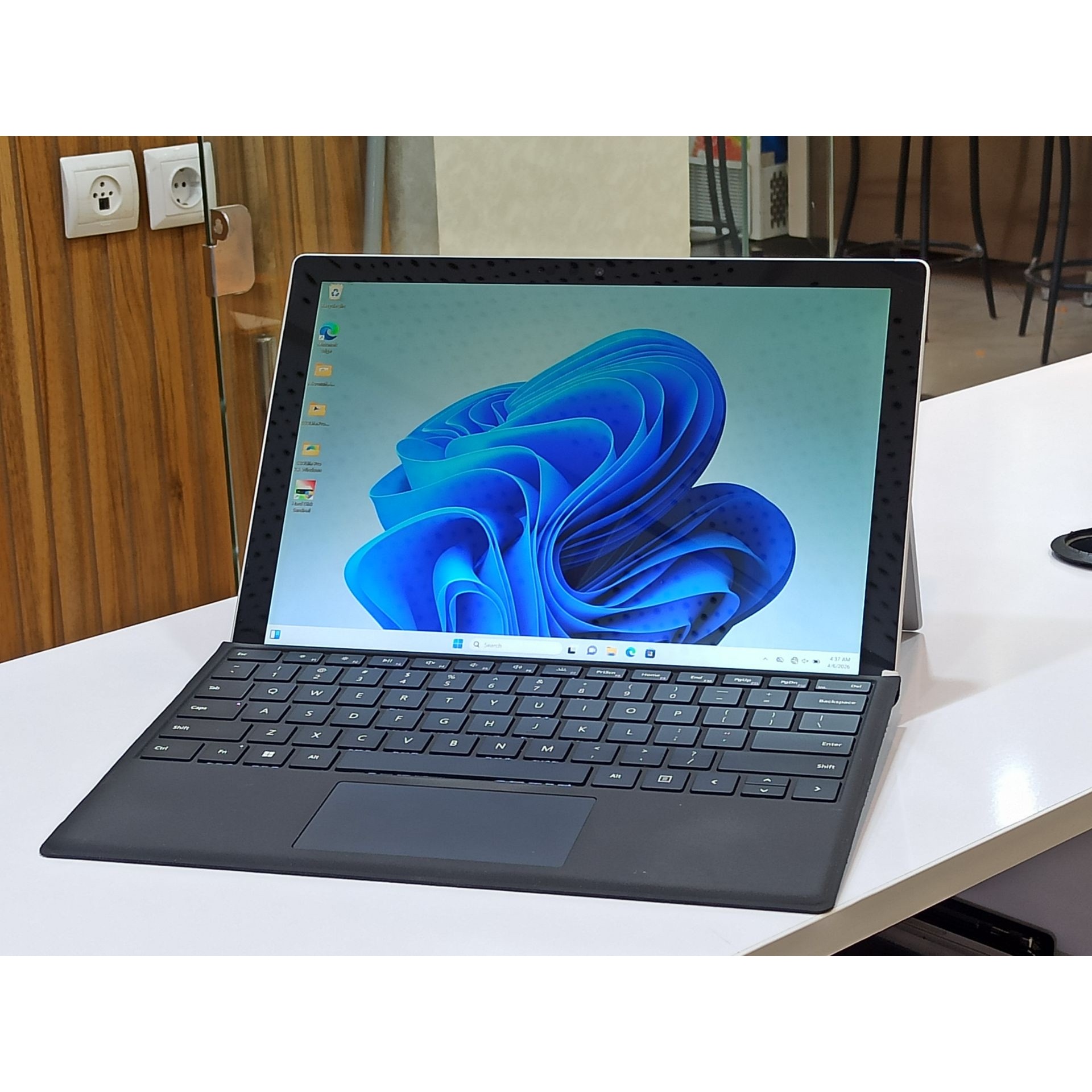 لپتاپ Microsoft surface pro7 i5-1035g7 16gb ddr4 256gb ssd Intel iris xe 12.3 inch 2K touch