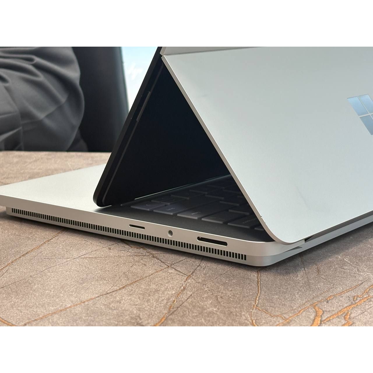 لپتاپ Microsoft surface studio2 i7-13700H 16gb ddr4 1Tbssd 6gb-rtx4050 14 1 2K touch