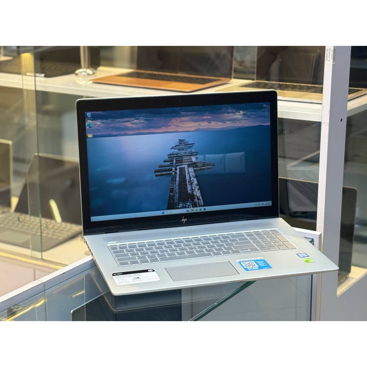 لپتاپ HP ENVY 17 i7-8550U 12gb ddr4 512gb ssd 2gb-MX150 17 3 INCH FHD TOUCH