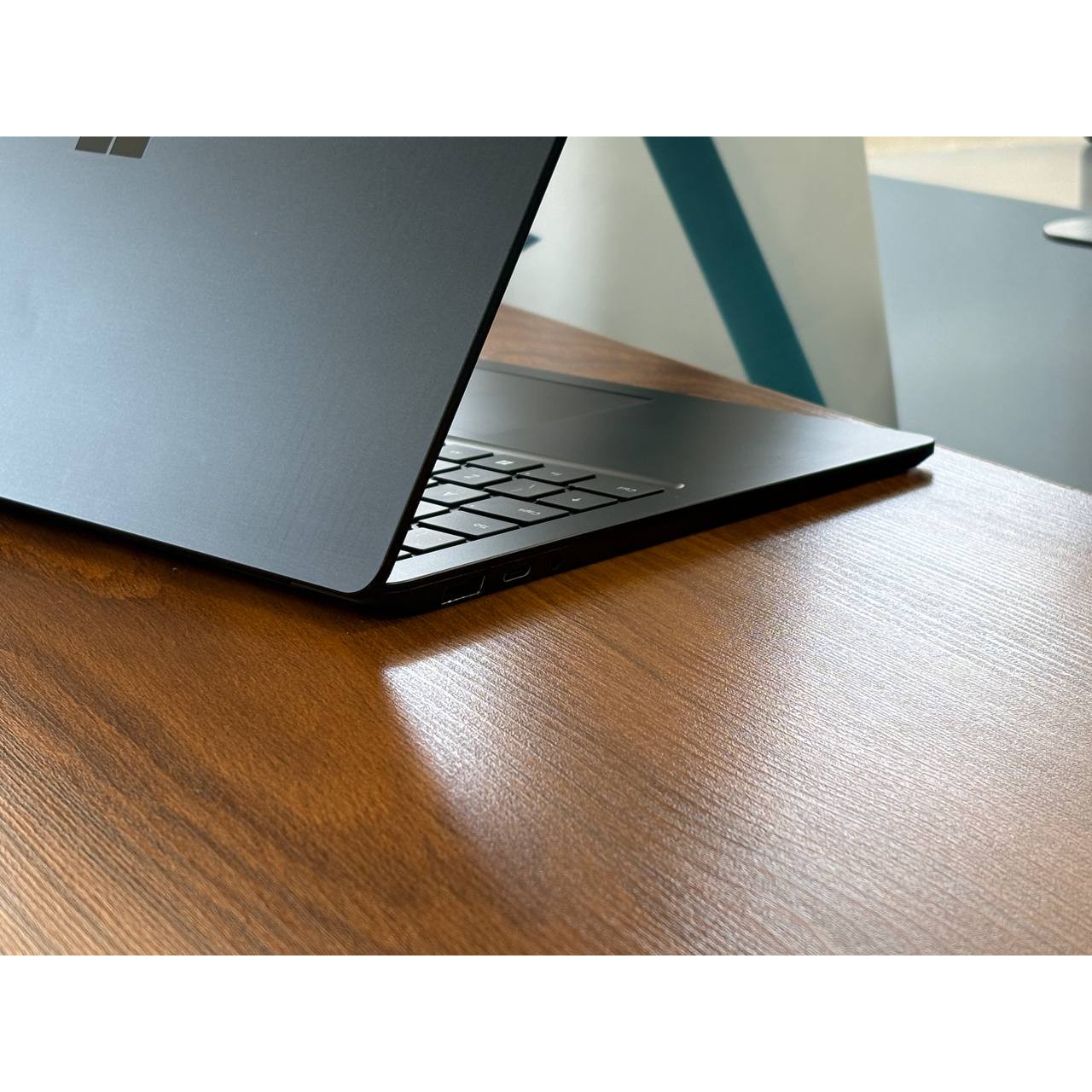لپتاپ Microsoft laptop 5 i5-1245U 16gbddr5 256gbssd Intel iris xe 13 5 2K touch