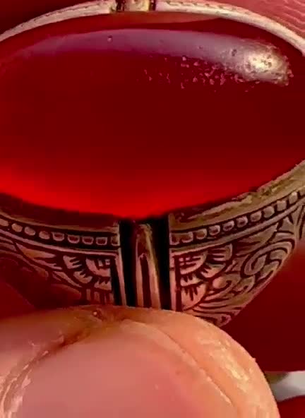 انگشتر نقره عقیق سرخ کلوخه رکاب ممی سعادت قلمزنی شده کد 141