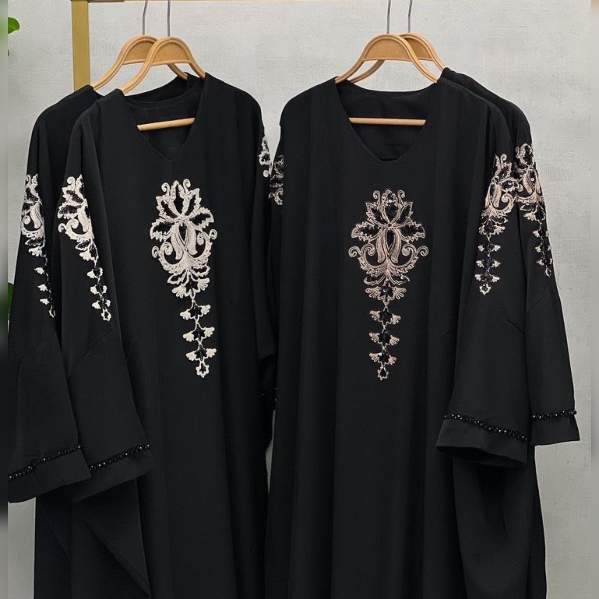 عبا مجلسی گلدوزی و سنگدوزی دارای بند تنظیم