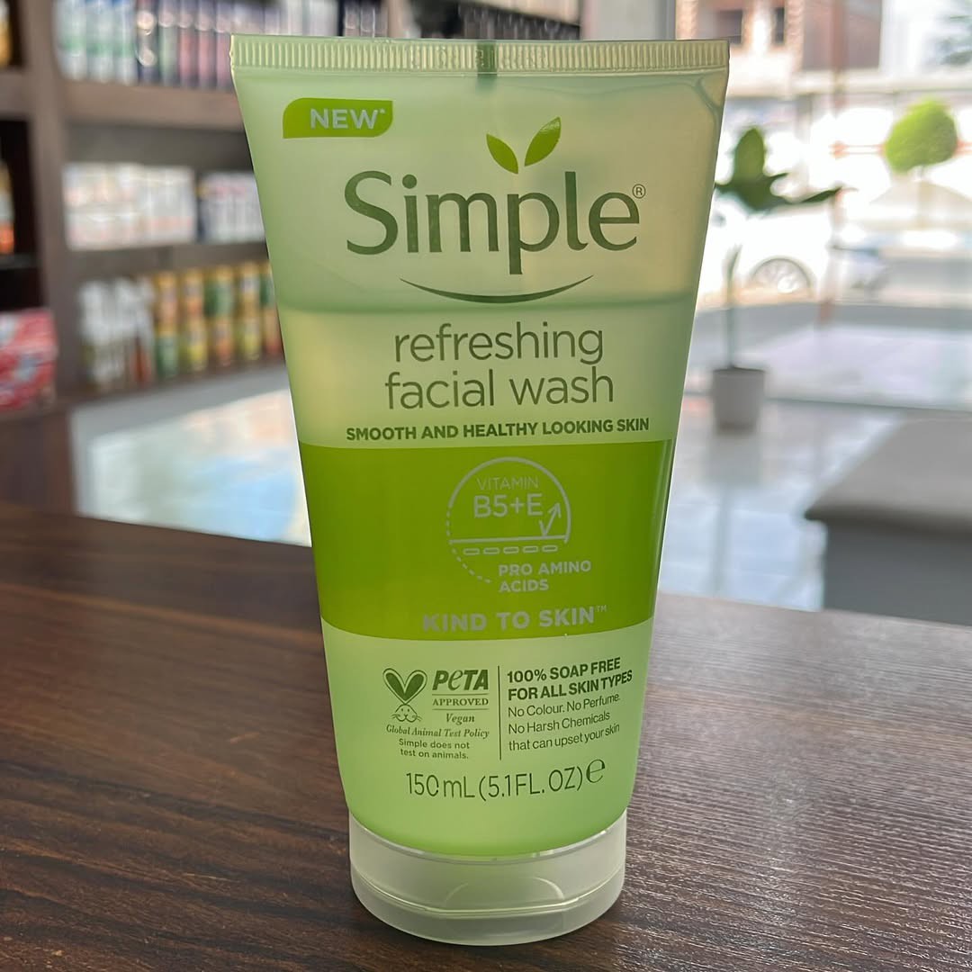 ژل شستشوی صورت شاداب کننده سیمپل (Simple Refreshing Facial Wash)