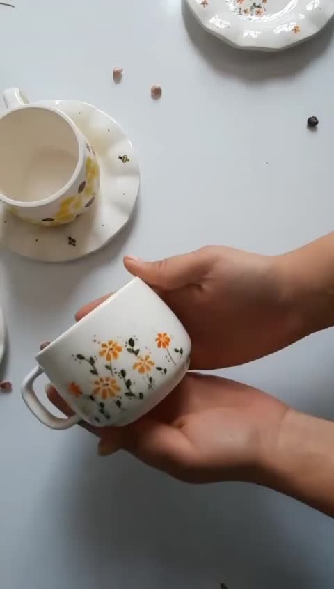 ماگ و زیر ماگی طرح گل 