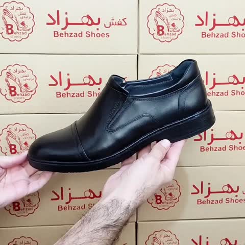 کفش تمام چرم طبیعی گاوی بزرگ پا مردانه سایز 45 تا 47 رنگ مشکی کفی طبی زیره پیو لژ سه و نیم سانتی آستری چرم میشن سبک راحت