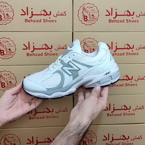 کتونی نیو بالانس مردانه پسرانه زیره پیو سایز 40 تا 45 رنگ سفید طوسی لژ چهار و نیم سانتی کفی طبی رویه راشل و چرم صنعتی