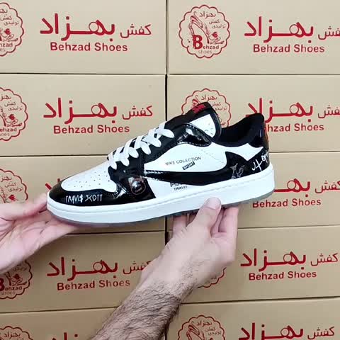 کتونی نایک مردانه پسرانه سایز 41 تا 44 زیره ترمو عطری رنگ سفید مشکی لژ سه و نیم سانتی دور دوخت کفی طبی رویه ورنی