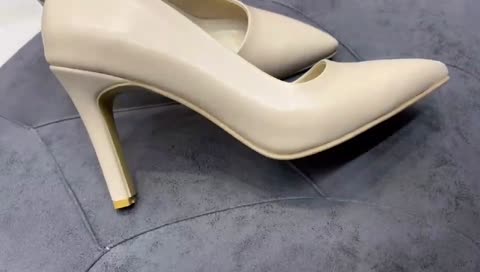 کفش مجلسی پاشنه 7سانت جدیدچرم بیاله صنعتی رنگ بندی کرم ومشکی