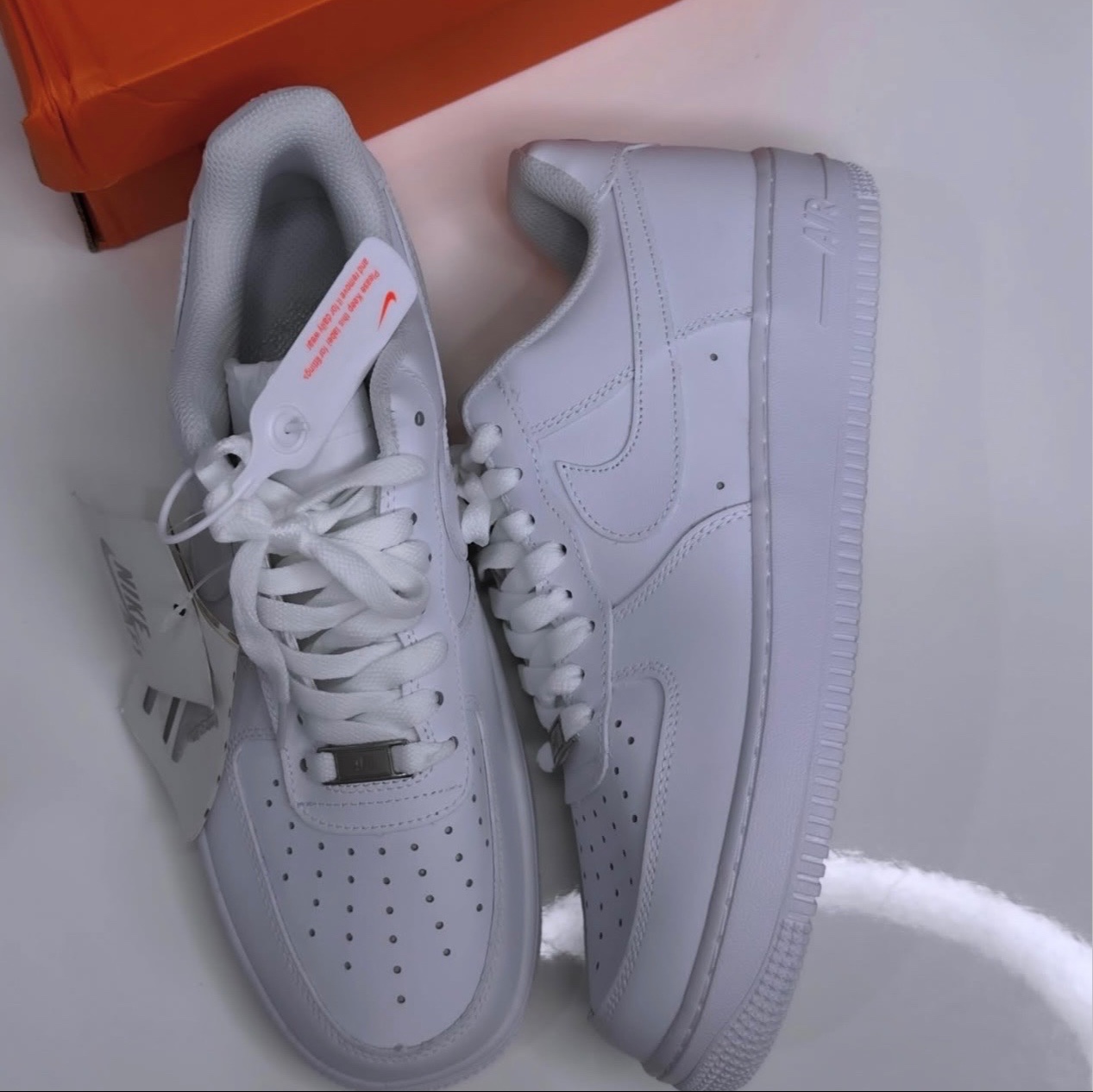 NIKE AIR FORCE 1