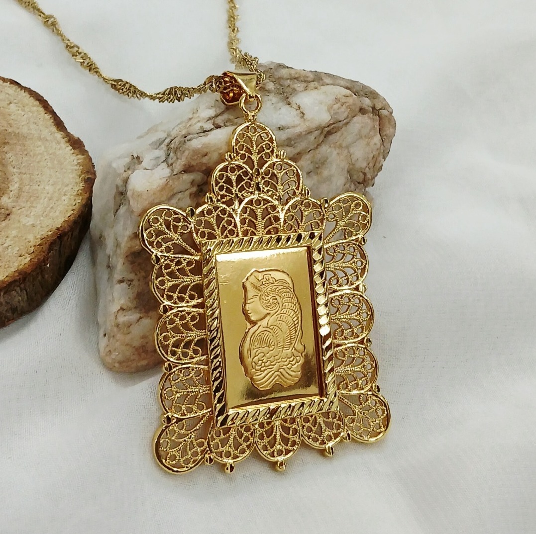 گردنبند زنانه انس چهار گوش طرح طلا