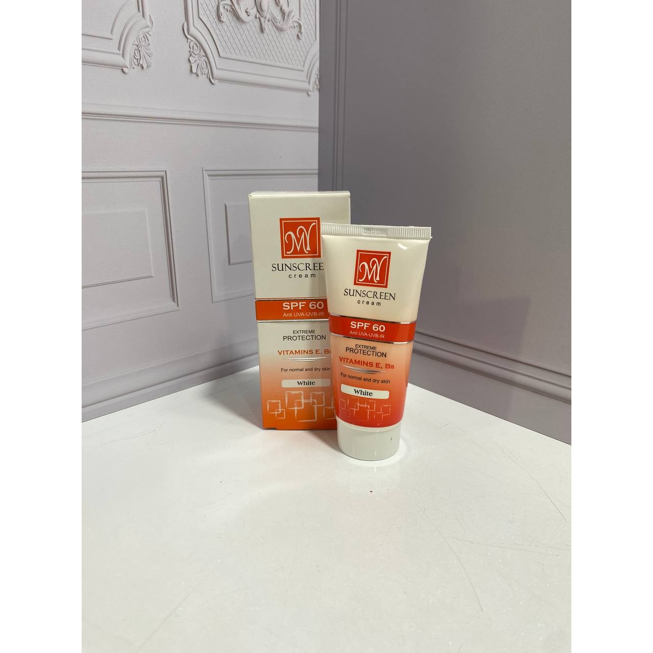 ضدآفتاب بی رنگ spf60 مای ( پوست نرمال تا خشک )