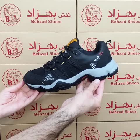 کتونی آدیداس رانینگ ax2 مردانه پسرانه سایز 41 تا 47 رنگ مشکی زیره پیو لژ 4 سانتی کفی طبی رویه چرم صنعتی و راشل خارجی 