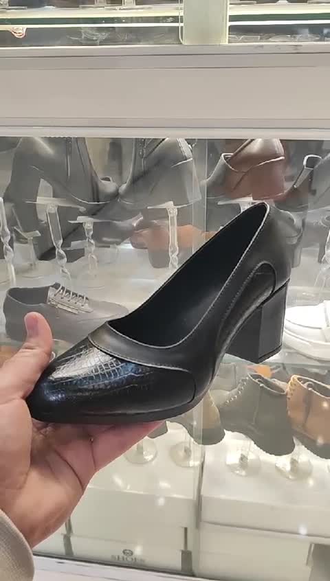 کفش پنجه پهن راحت پاشنه پنج سانت 