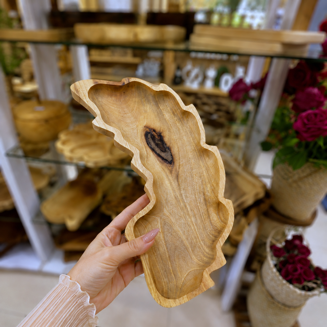 شیرینی خوری چوب گردو، طرح برگ هلال، دست ساز (پس کرایه چاپار)