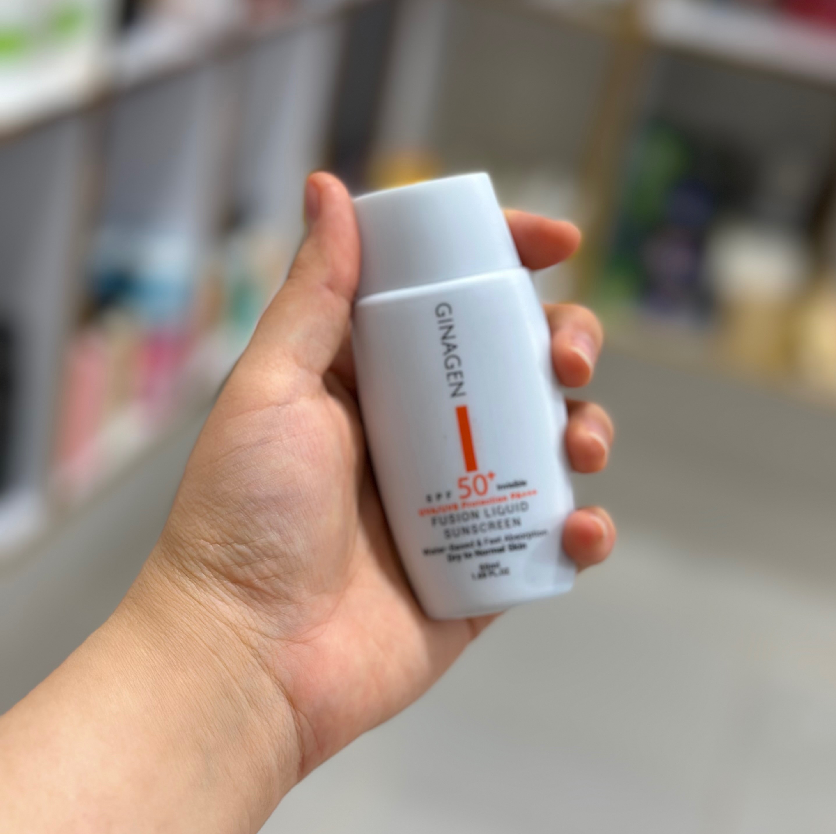 ضد آفتاب بی رنگ ژیناژن پوست خشک spf50
