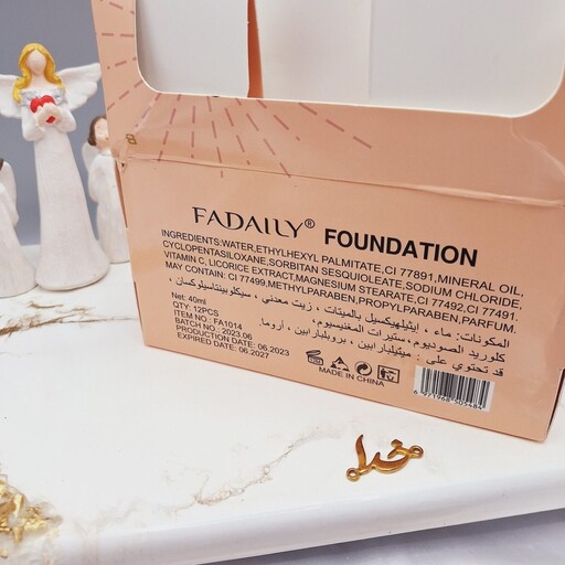 کرم پودر رنگ روشن FADAILY طرح استوانه ای درب نقره ای