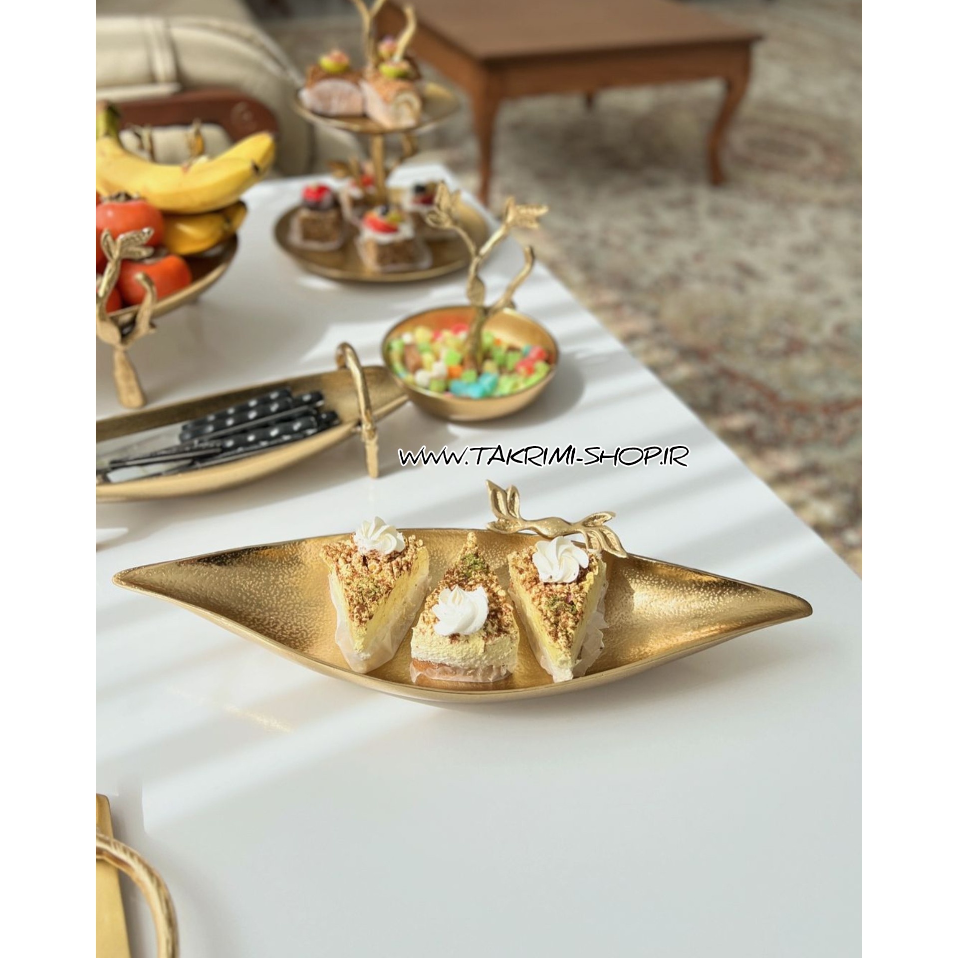 رولت خوری یا شکلات خوری یا جا کاردی جا قاشقی قایقی آلومینیومی گلبرگ طلایی ( تولیدی تکریمی شاپ )