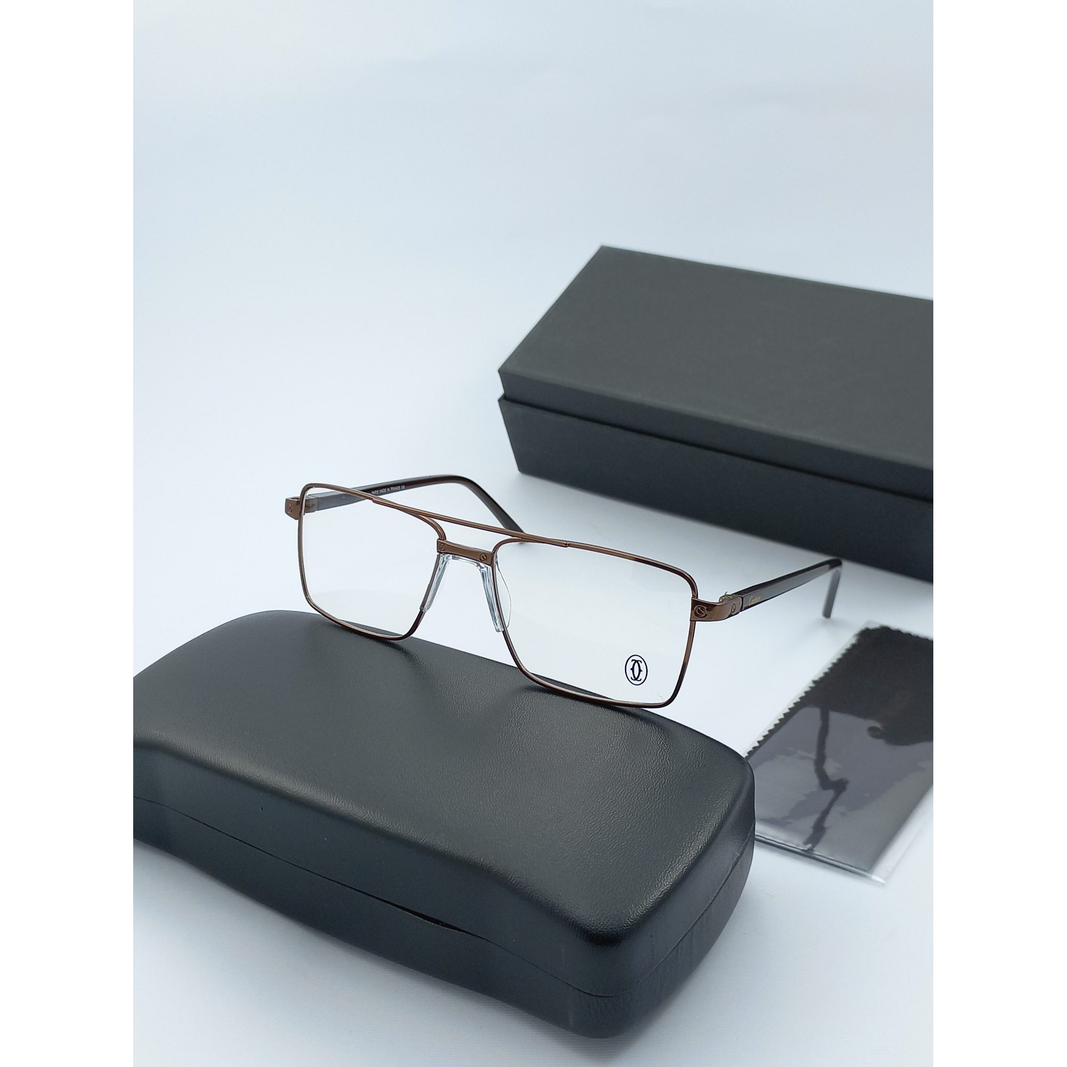 فریم طبی کارتیر ( پد یک تکه ) کد ct00421 کارتیر؛ تجسمی از شکوه و اصالت در طراحی یک تکه و مینیمال