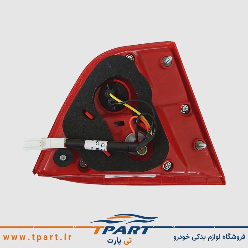 چراغ عقب روی صندوق کوییک سمت شاگرد