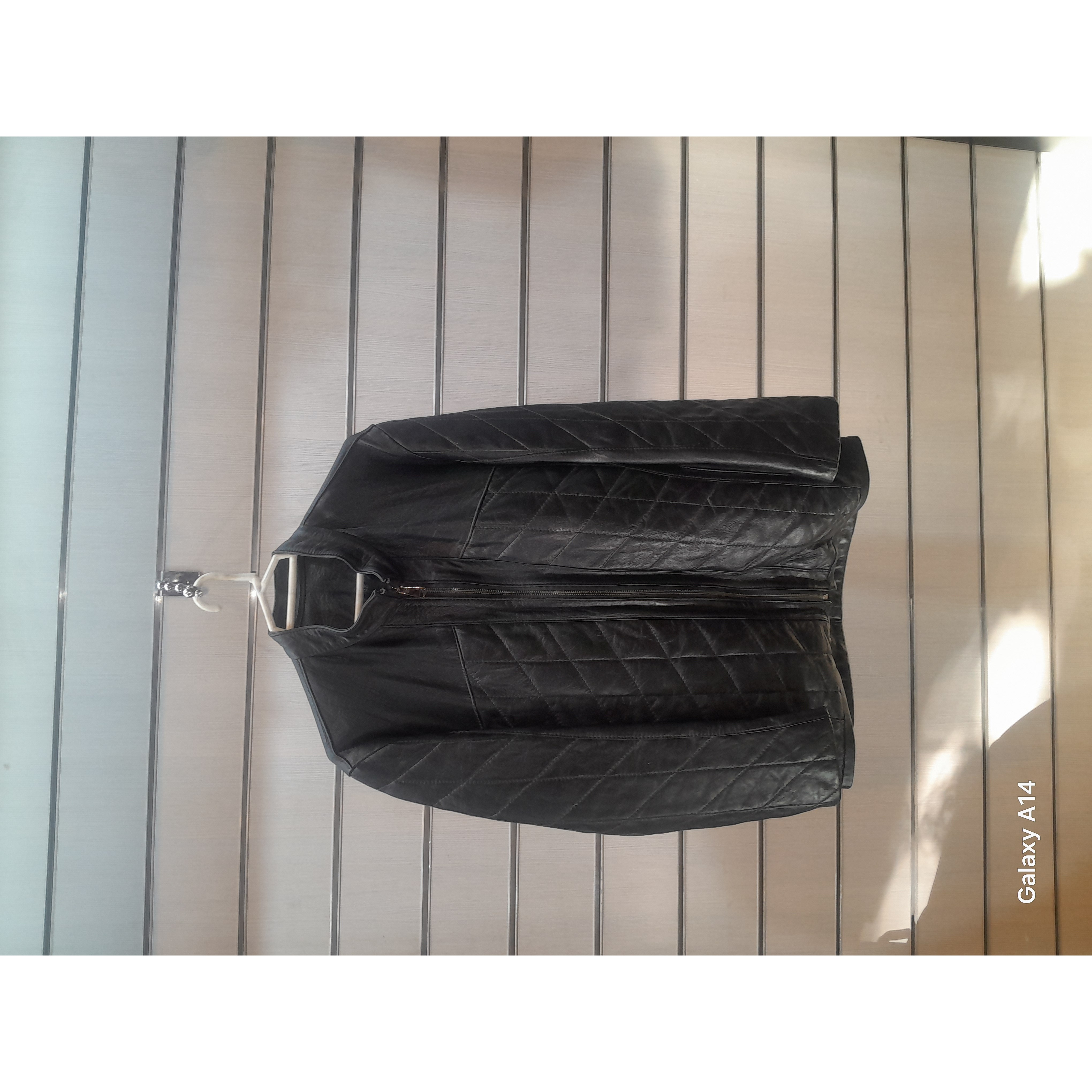 کاپشن مردانه چرم گاوی برند leather SAJADبادوام وگرما بسیار بالا