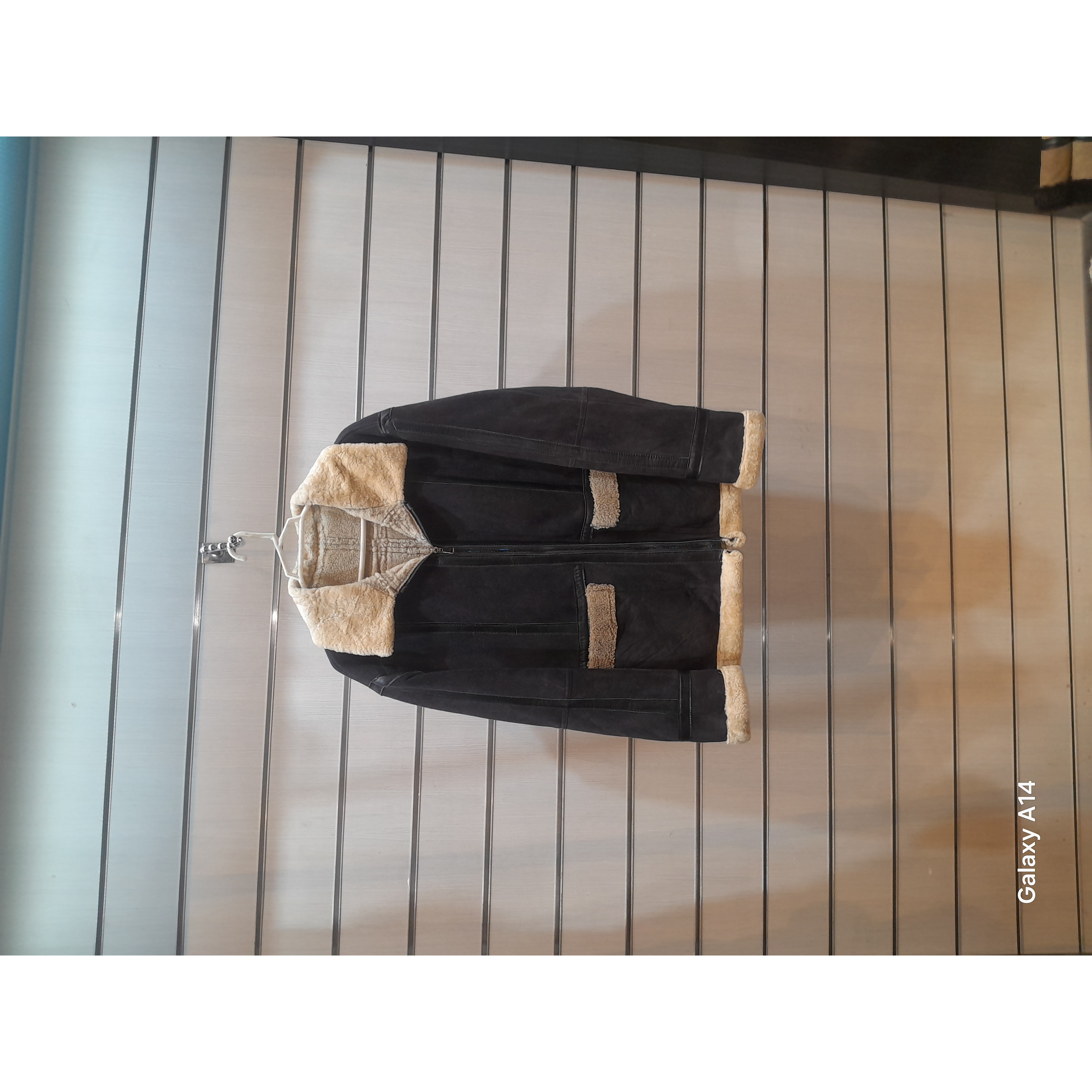 کاپشن مردانه پوست بوفالو یقه پوست گوسفندمیرینوس طبیعی برند leather SAJAD بادوام و گرما بسیار بالا