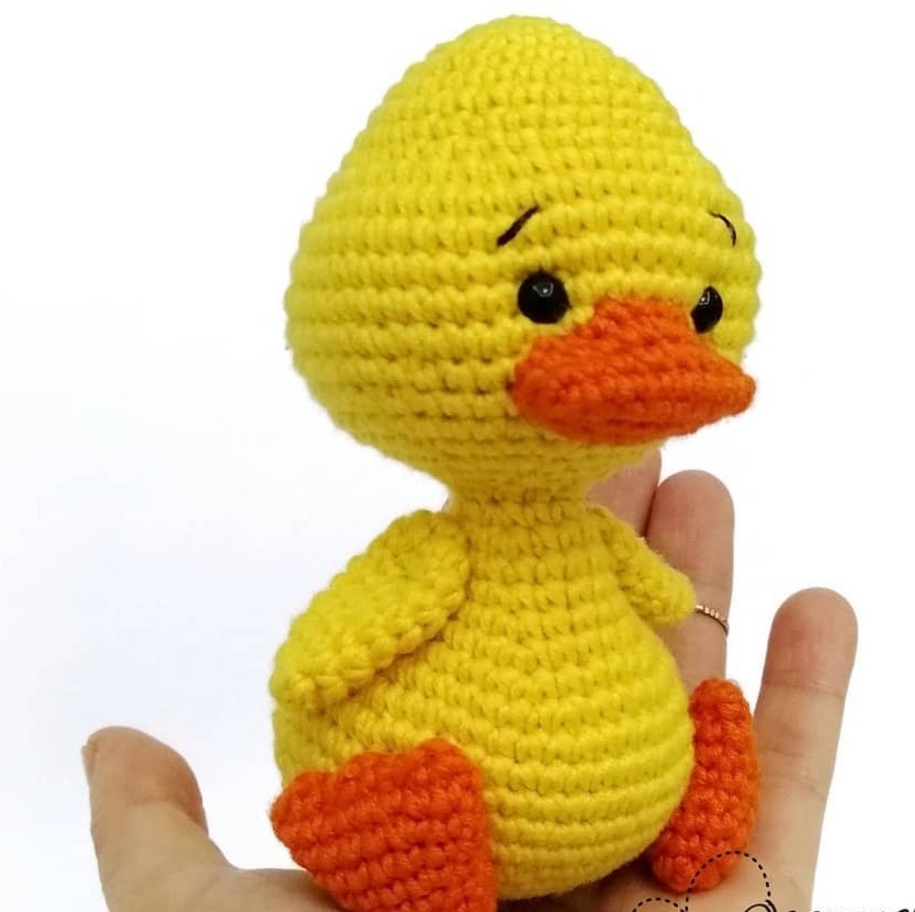 عروسک دست بافت جوجه اردک 