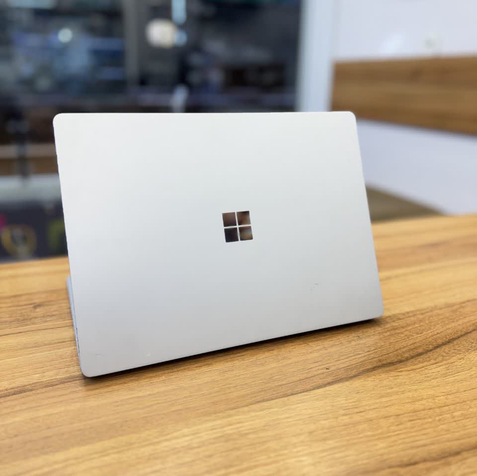 ُSurface Laptop 1
