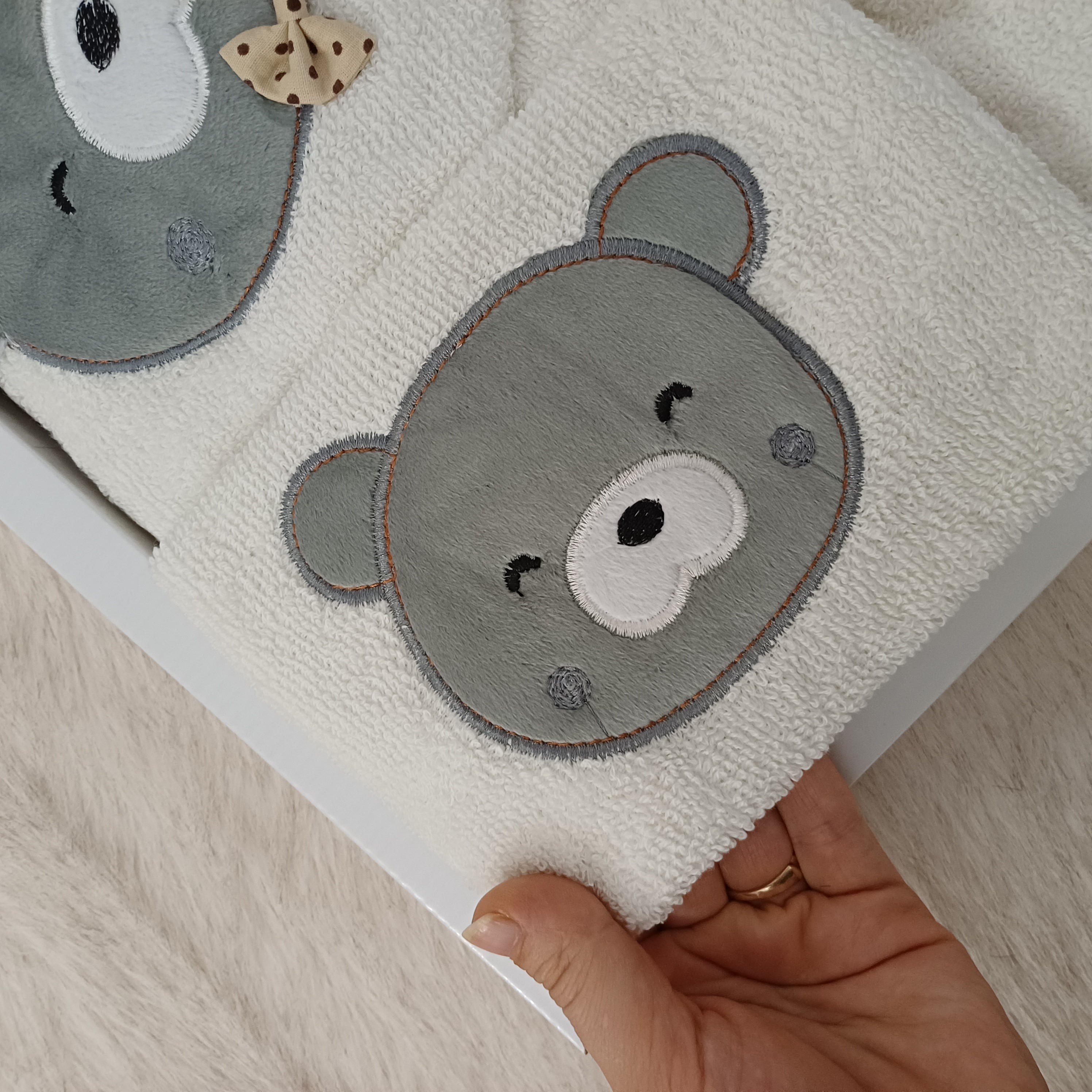 ست سیسمونی نوزادی پسرانه 4 تیکه طرح خرس رنگ توسی با جعبه مارک lovi baby
