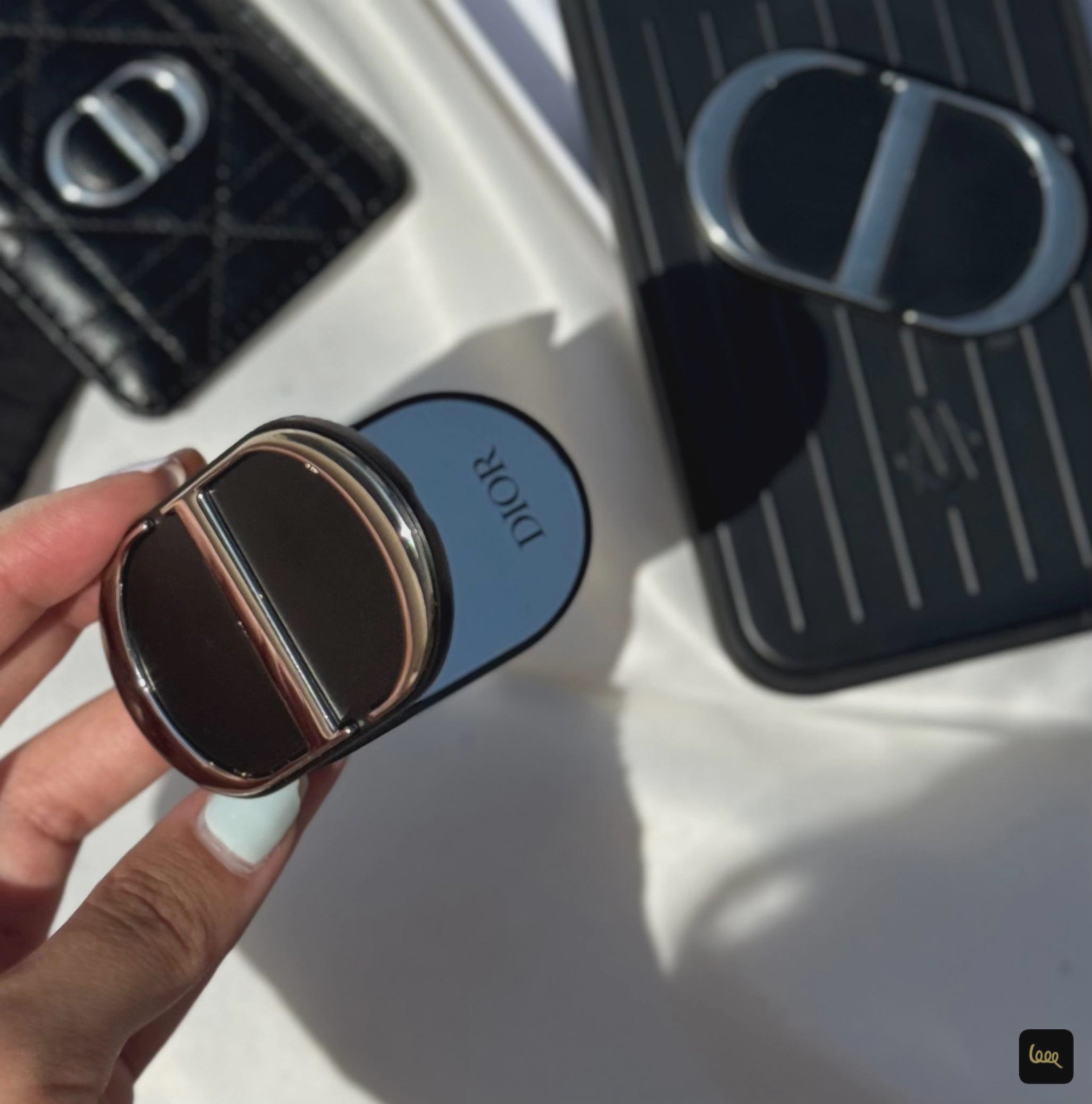 آیینه ی میکاپ دیور(Dior Makeup Mirror)