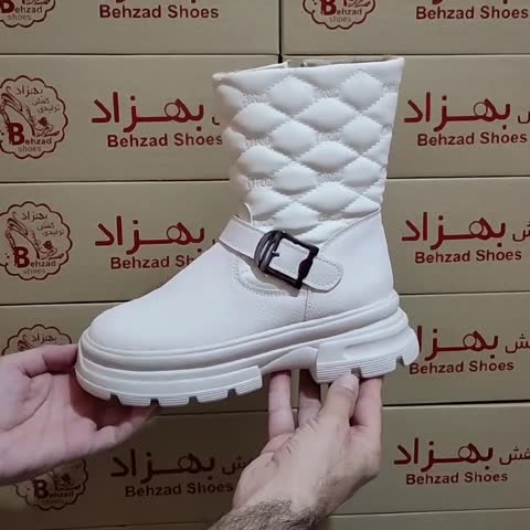 پوتین زمستانی لژ پنج سانتی سایز 37 تا 40 زنانه دخترانه رنگ کرم  زیره پیو بغل زیپ رویه چرم صنعتی و پارچه کاپشنی
