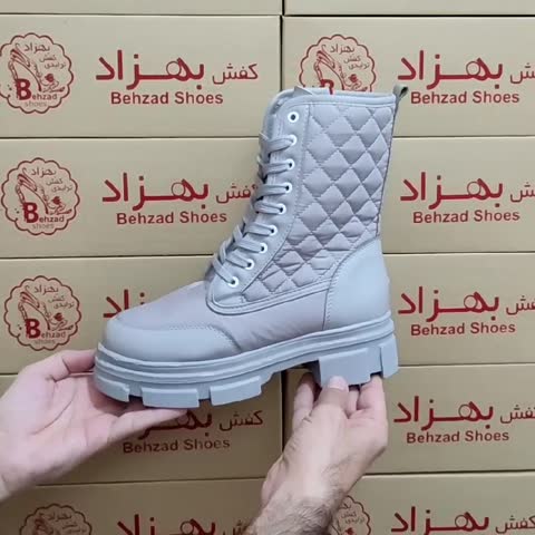 پوتین زمستانی کاپشنی زنانه کفی طبی سایز 37 تا 40 رنگ طوسی بغل زیپ زیره پیو لژ پنج سانتی رویه چرم صنعتی و پارچه کاپشنی