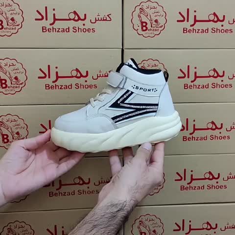 کتونی ساق بلند دخترانه سایز 31 تا 36 رنگ کرم زیره پیو لژ سه و نیم سانتی بند کشی رویه چرم صنعتی بند کشی