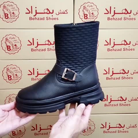 پوتین زمستانی لژ پنج سانتی سایز 37 تا 40 زنانه دخترانه رنگ مشکی زیره پیو بغل زیپ رویه چرم صنعتی و پارچه کاپشنی