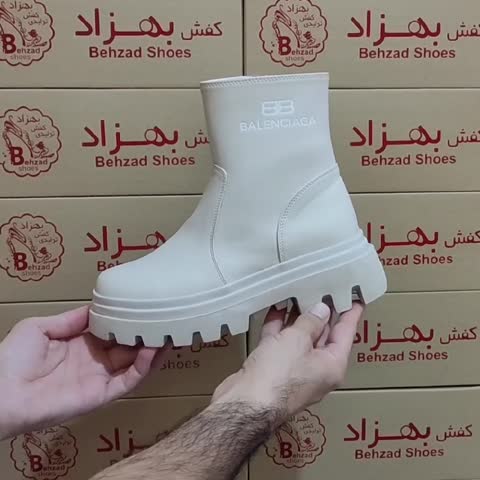 پوتین balenciaga زنانه دخترانه بغل زیپ سایز 37 تا 40 رنگ کرم لژ پنج و نیم سانتی رویه چرم مصنوعی