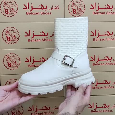 پوتین زمستانی لژ پنج سانتی سایز 37 تا 40 زنانه دخترانه رنگ کرم زیره پیو بغل زیپ رویه چرم صنعتی و پارچه کاپشنی