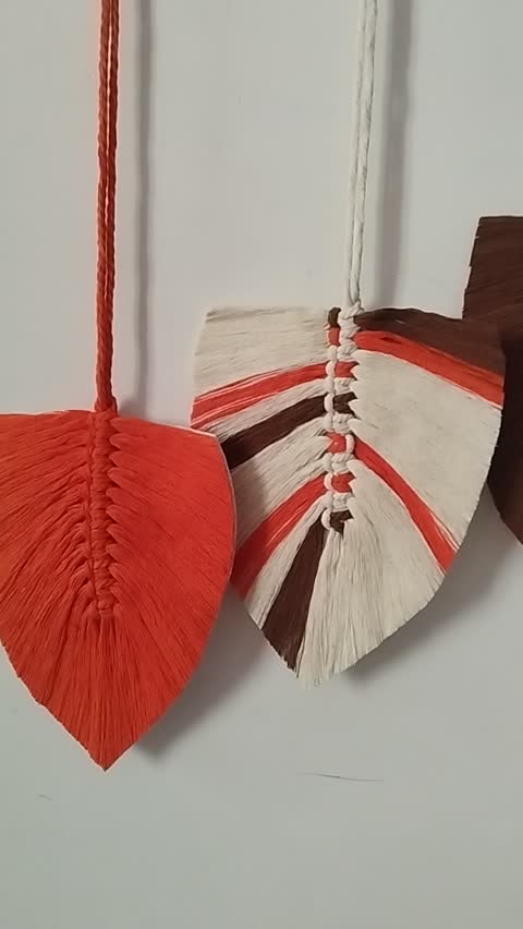 دیوارکوب مکرومه3 برگ رنگی سایز و رنگ سفارشی(مکروبینا) (پس کرایه)