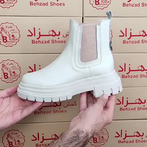پوتین زمستانی زنانه بغل کش سایز 37 تا 40 رنگ کرم کفی طبی زیره پیو لژ پنج و نیم سانتی رویه چرم صنعتی