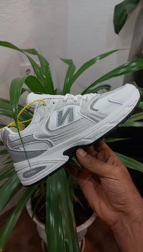 کفش کتونی نیوبالانس وارداتی مدل new balance530  های کپی طوسی  نقره ای 