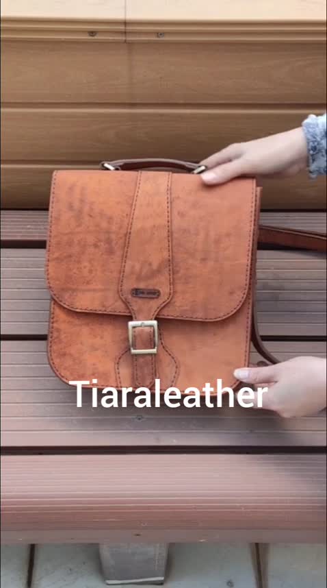 کیف دوشی دسته دار اسپرت و شیک چرم طبیعی و دست دوز کد69تیاراچرم مشهد