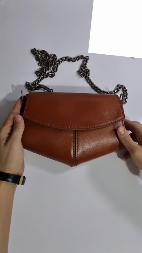 مینی بگ زنانه چرمی دستدوز