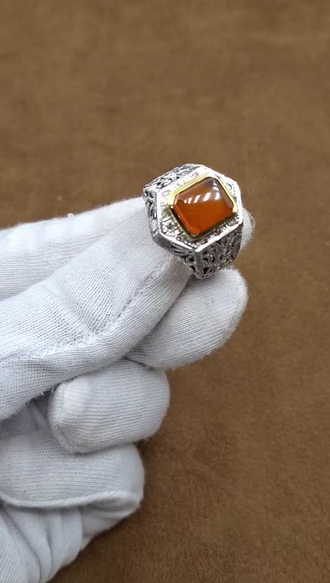1014 - انگشتر نقره عقیق یمن با مخراج 12 عدد الماس و روکش اب رادیوم - w17.89