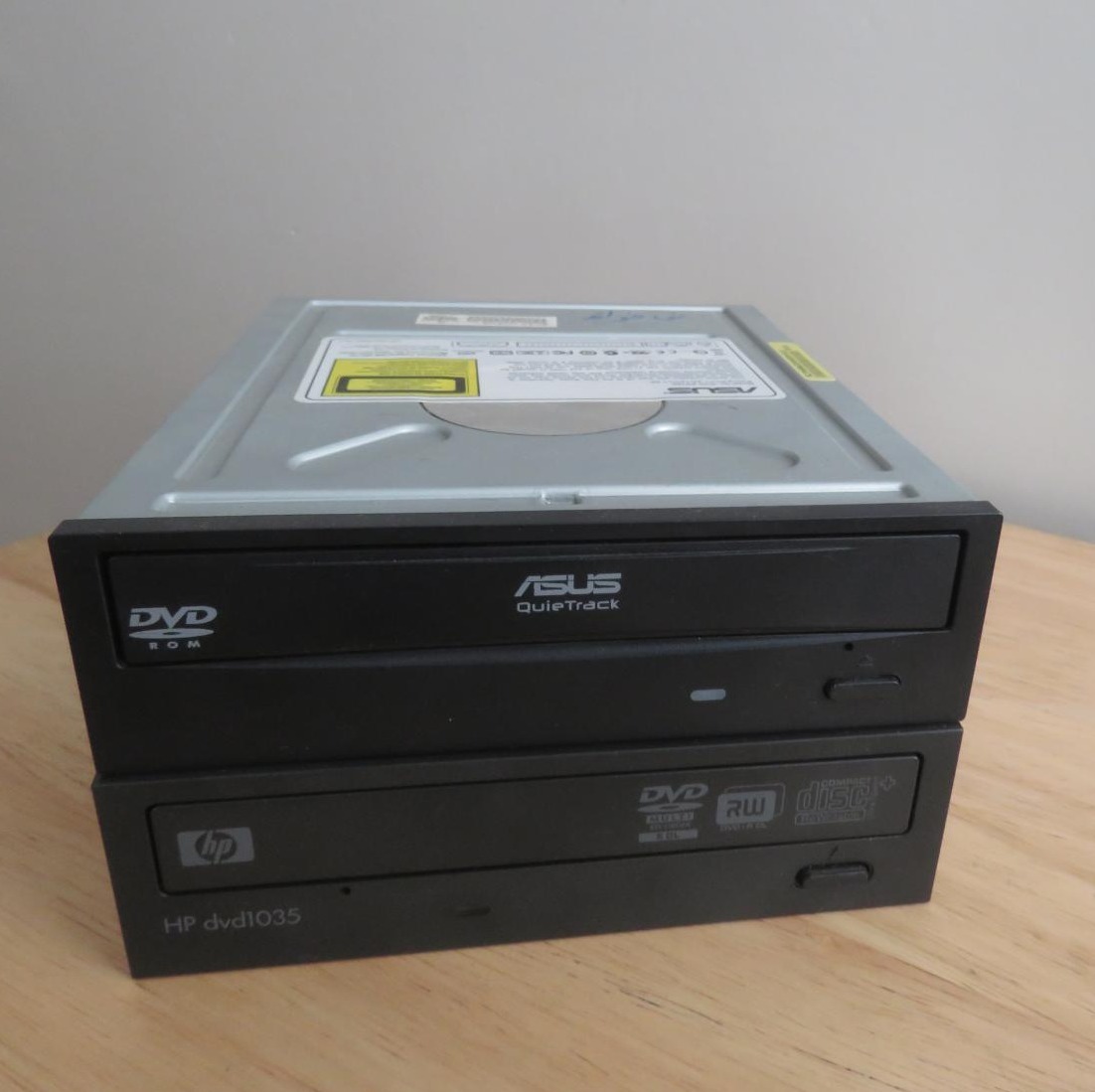 دی وی دی رایتر و دی وی دی رام از برند اچ پی و ایسوس آی دی ای - HP DVD-RW and Asus DVD-R - توضیحات مطالعه شود
