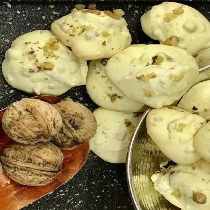 شیرینی پفکی گردویی