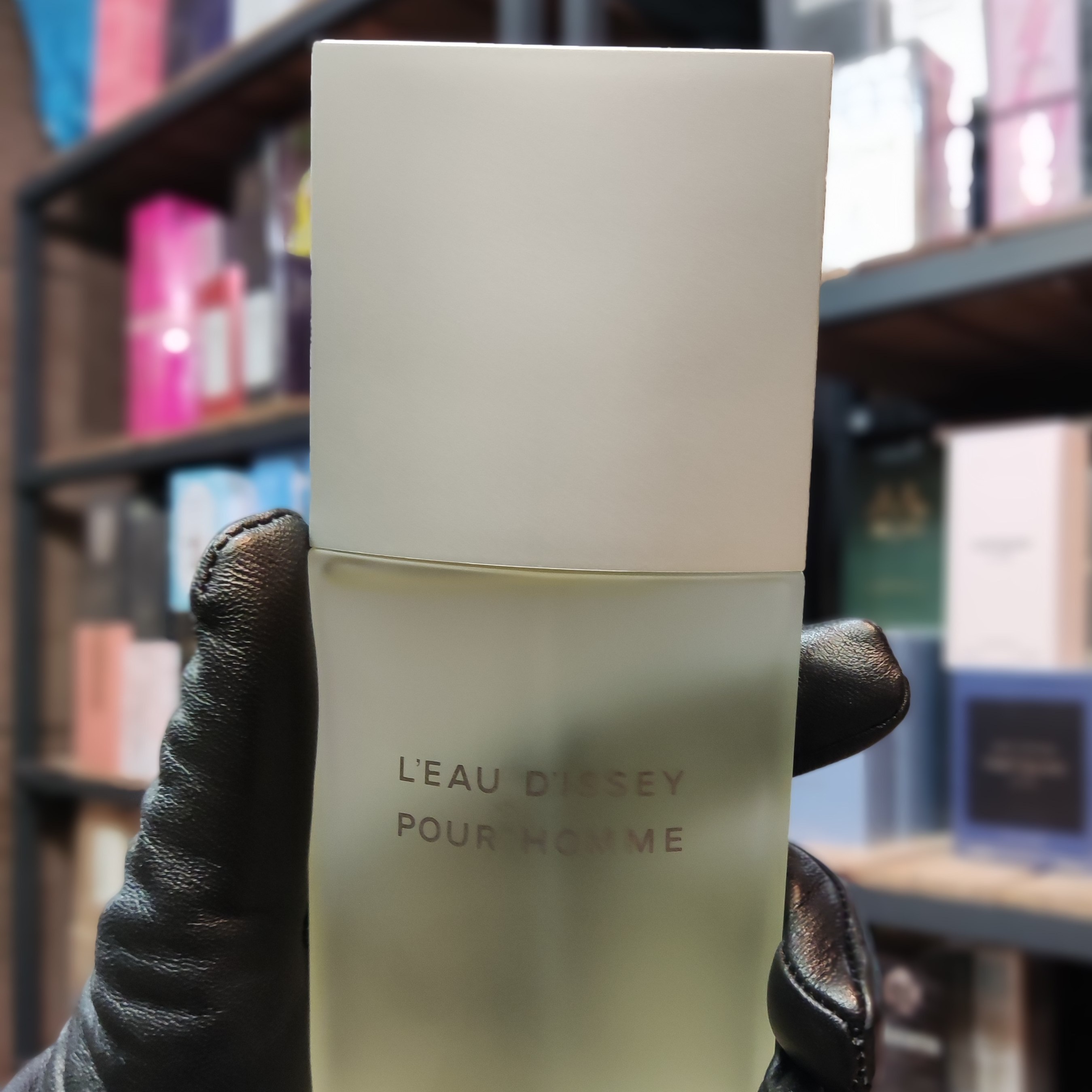 دکانت ( دستریز ) عطر ایسه میاکه لئو د ایسه پورهوم ISSEY MIYAKE - L Eau d Issey Pour Homme از عطر اورجینال