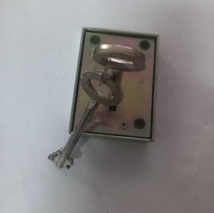 قفل گاو صندوق 2 کلیده 9 +6/30 سانتی متر کد غرفه 63