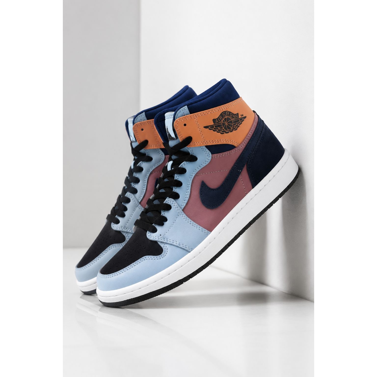 کفش بسکتبال نایکی دخترانه ایر جردن 1 ساقدار آبی نارنجیNike Air Jordan