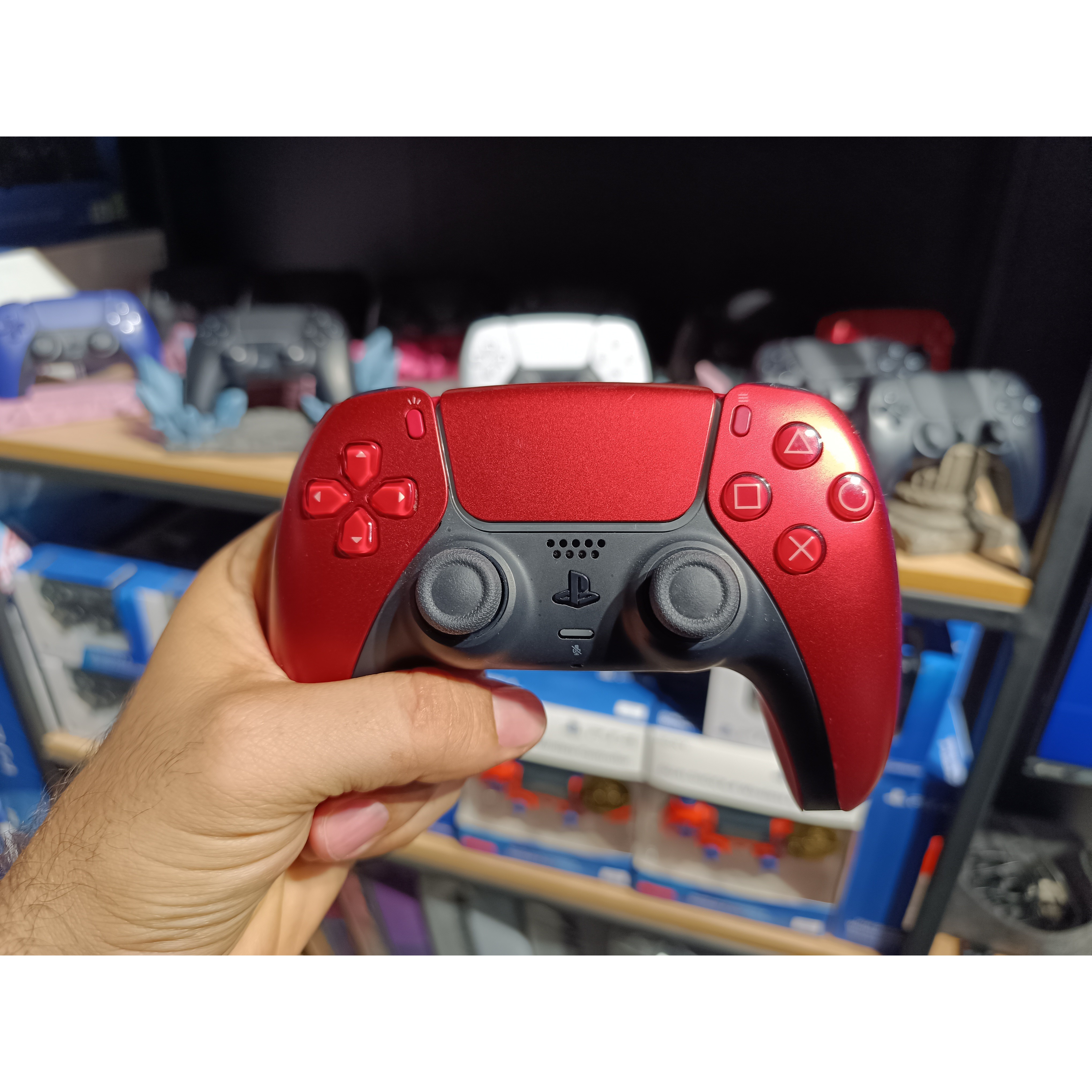 دسته PS5 طرح قرمز متالیک-استوک اورجینال-ضمانت اصل بودن