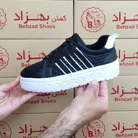 کتونی دخترانه زنانه رنگ مشکی زیره سفید سایز 37 تا 40 زیره پیو لژ 4 سانتی کفی طبی رویه چرم صنعتی سبک راحت